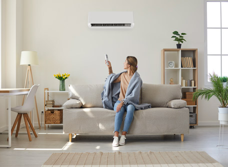 Installation d'une climatisation par un technicien frigoriste de JCM Confort - Maine-et-Loire